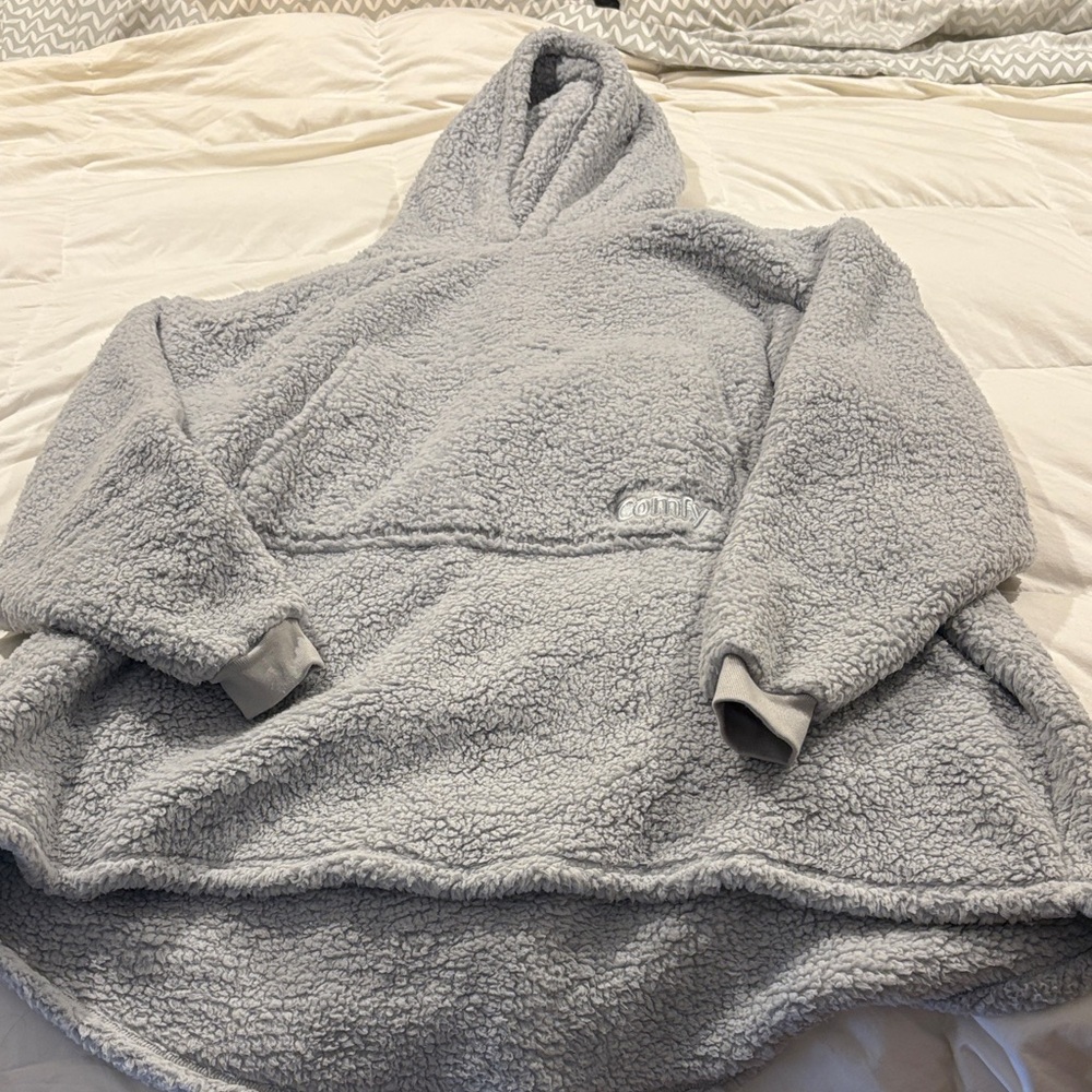 BNWOT The Comfy hooded blanket
